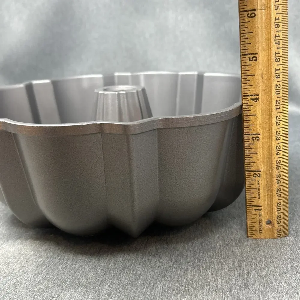 Nordic Ware Original Bundt Cake Pan USA Silver Tone Non-Stick Fluted Cake 10
